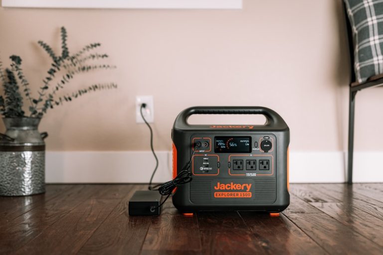 Portable power station